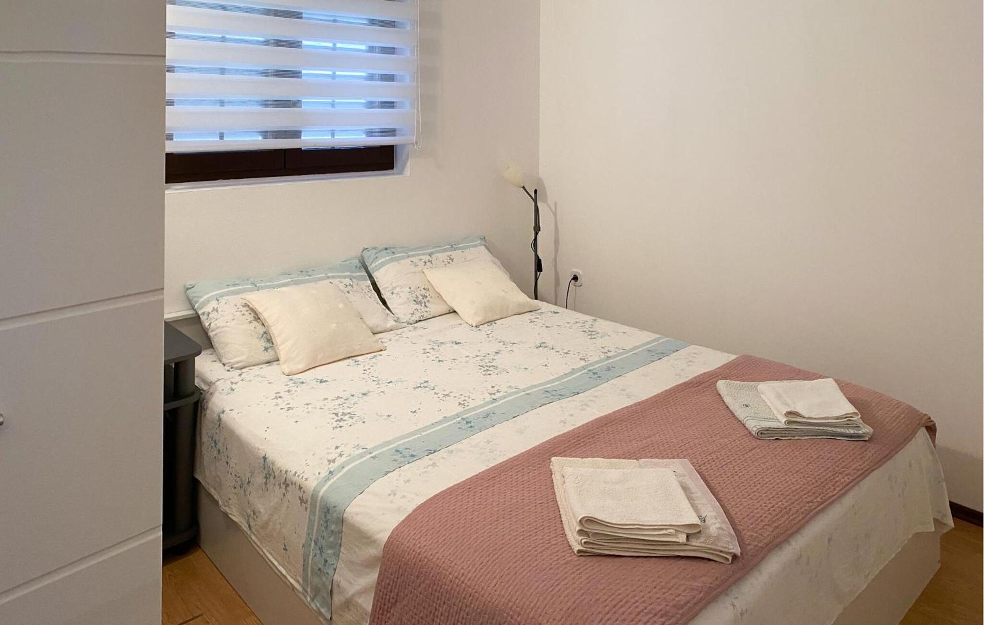 1 Bedroom Awesome Apartment In Liznjan Exterior photo